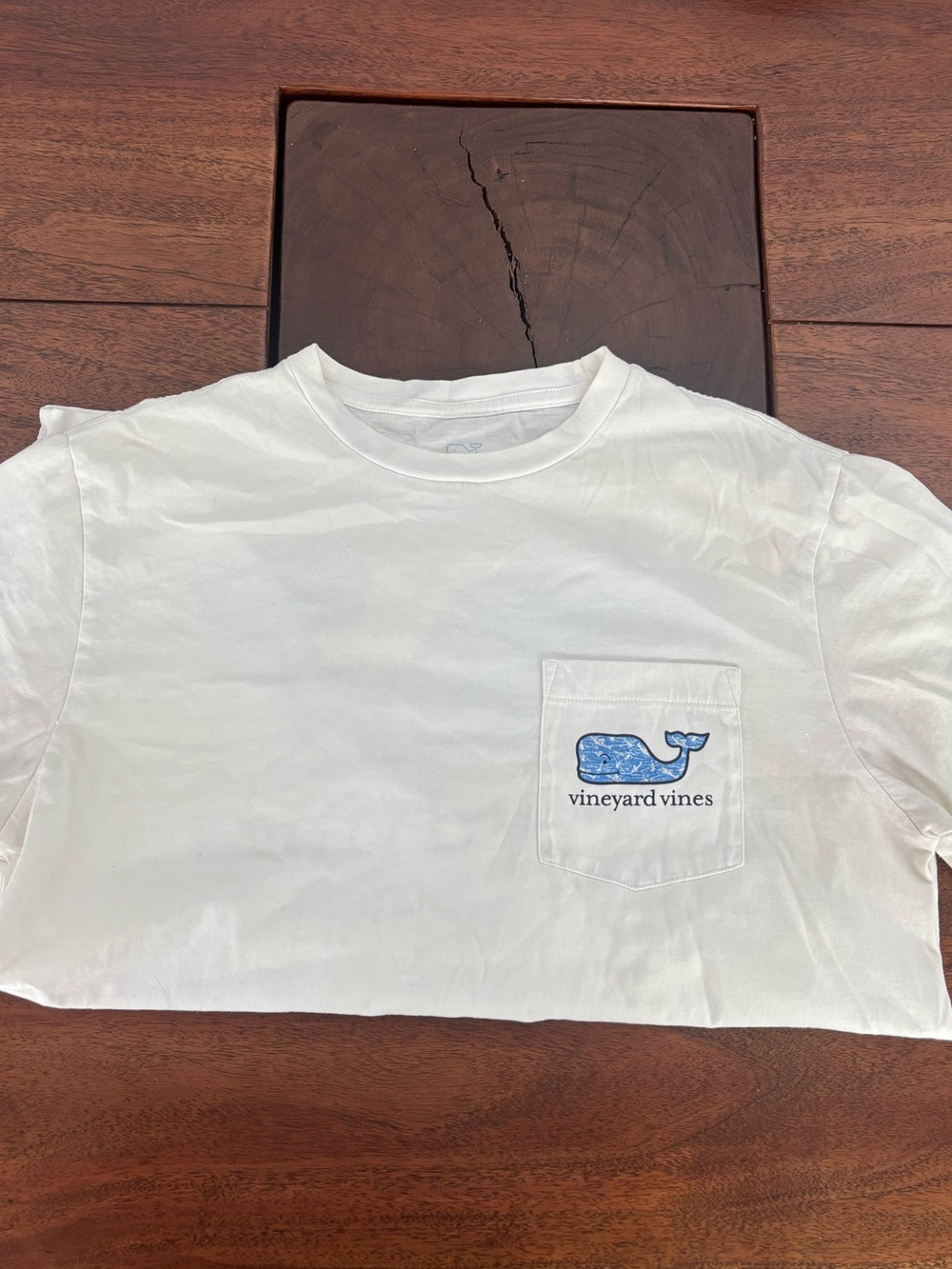 Vineyard Vines tshirt